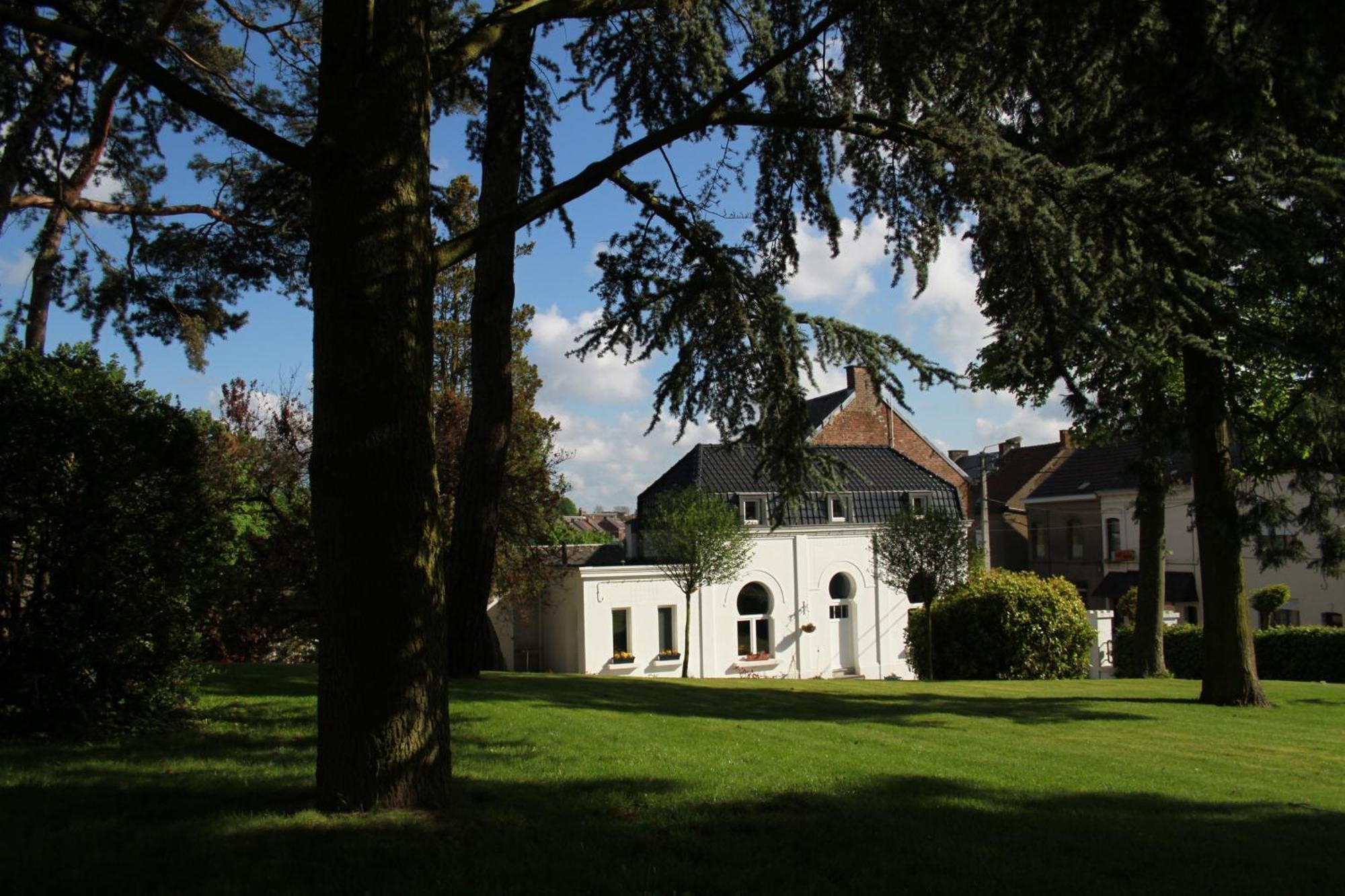 Gite De La Conciergerie Du Cheval Blanc Luttre Zewnętrze zdjęcie